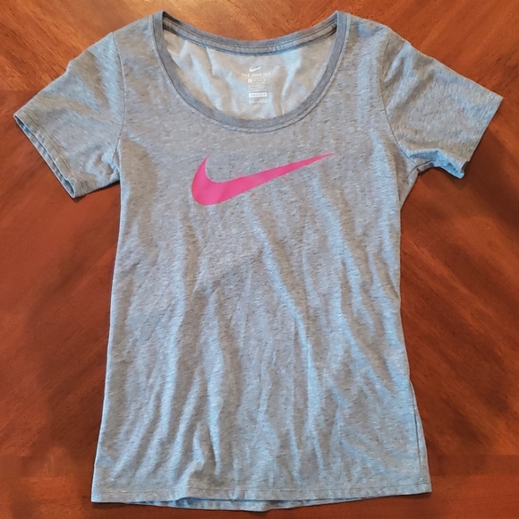 Womens nike dri-fit Tee - Picture 1 of 3